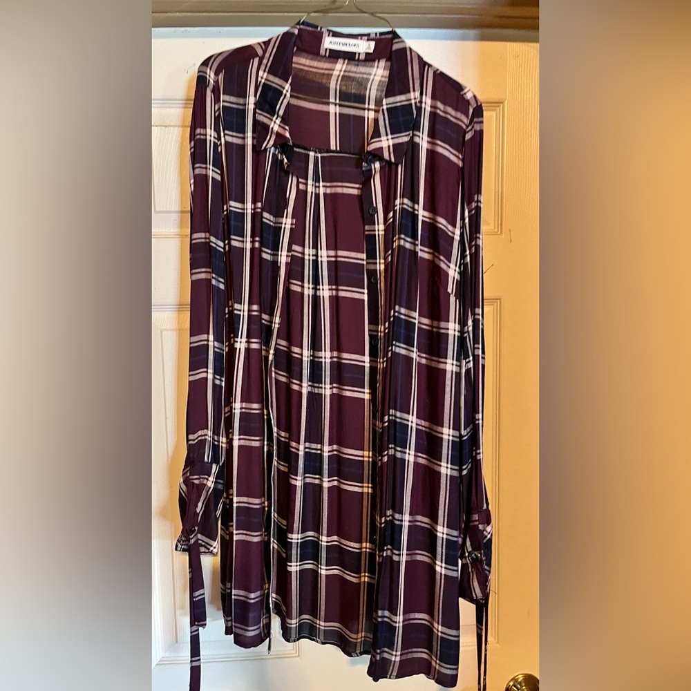 Blouse never worn
